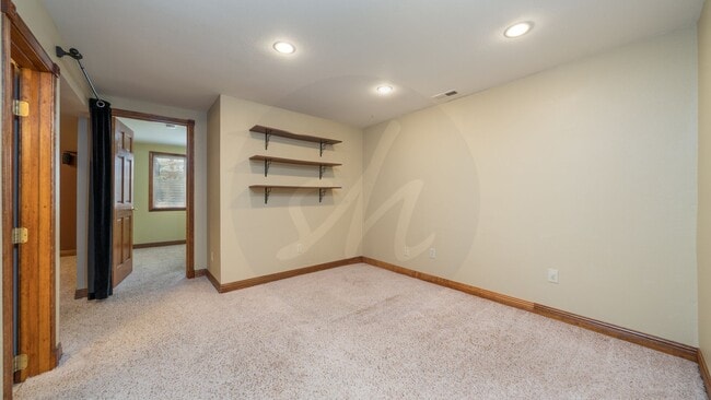 Building Photo - 5 Bedroom 3.5 Bath Home in Discovery @ Rockrimmon