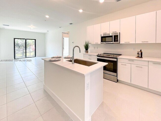 Building Photo - 8001 NW 41st St