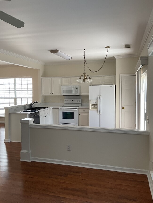 Building Photo - 3 bed, 2.5 bath in desirable Willowmere!