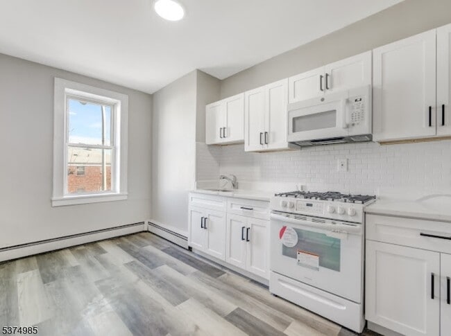 Building Photo - 102 Genessee Ave