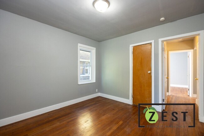 Building Photo - 5235 Haverhill St