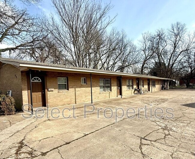 Building Photo - 819 E Matthews Ave