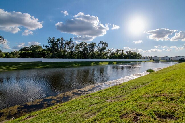 Building Photo - Modern New Construction Townhome in Desirable Lakewood Ranch – Up to 1 Month Free