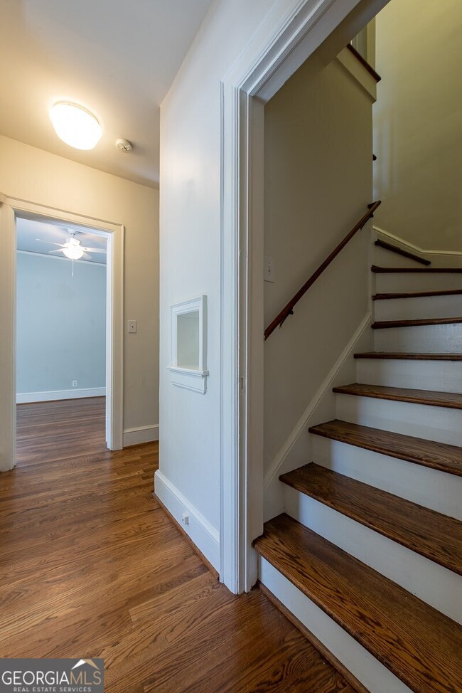 Building Photo - 208 Shadowmoor Dr