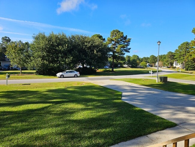 Building Photo - Beautiful 4 bedroom, 2.5 bath home in the ...