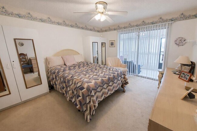 Building Photo - 1428 Arrowhead Cir W