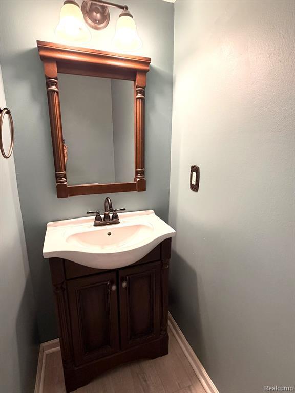 Building Photo - 41090 Southwind Dr