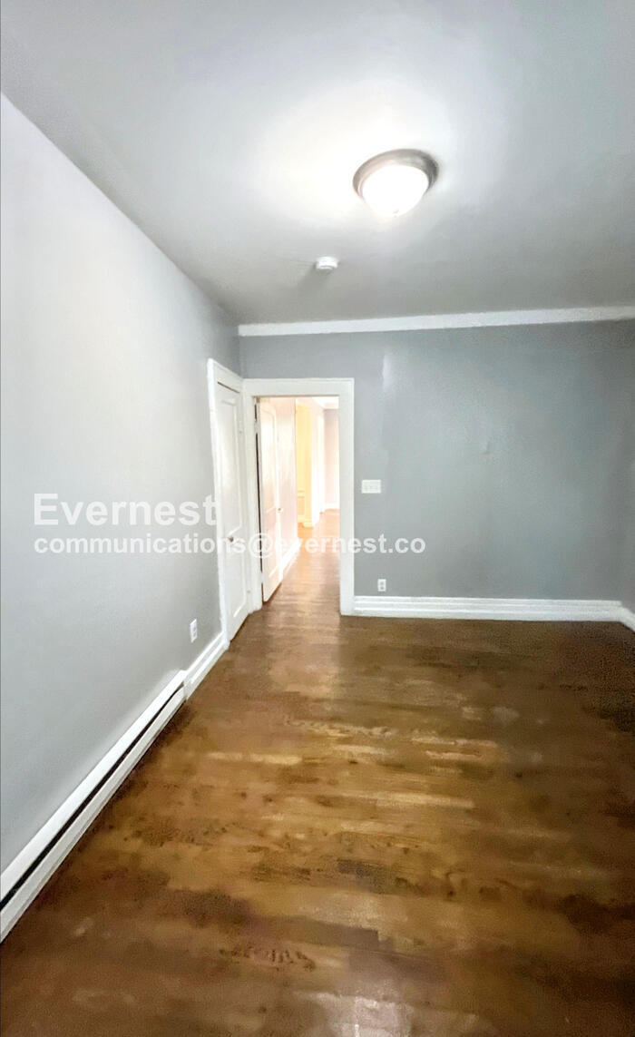 Building Photo - 32 Woodlawn Dr