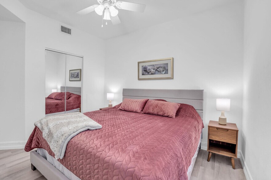 Building Photo - 28650 Carriage Home Dr