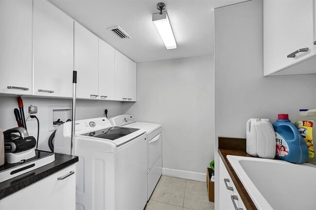Building Photo - 7578 Regency Lake Dr