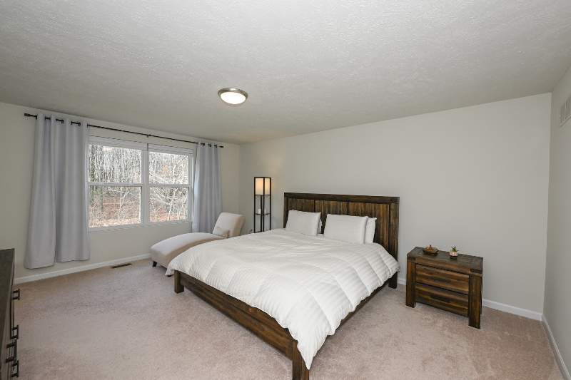 Building Photo - 4816 Lake View Dr