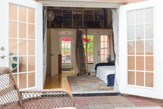 Building Photo - 396 Dean St