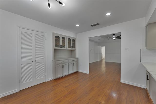 Building Photo - 6404 N Park Dr