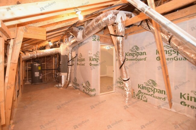 Building Photo - Like new 3 bed/3 bath single-family home f...