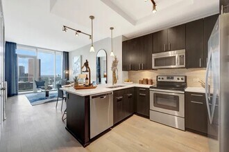 Building Photo - Galleria Luxury: Up to 4 Weeks Free + $500...