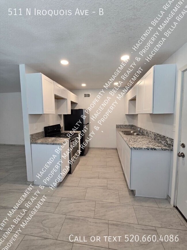 Building Photo - 511 N Iroquois Ave