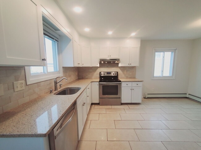 Building Photo - 34 Goodwin St