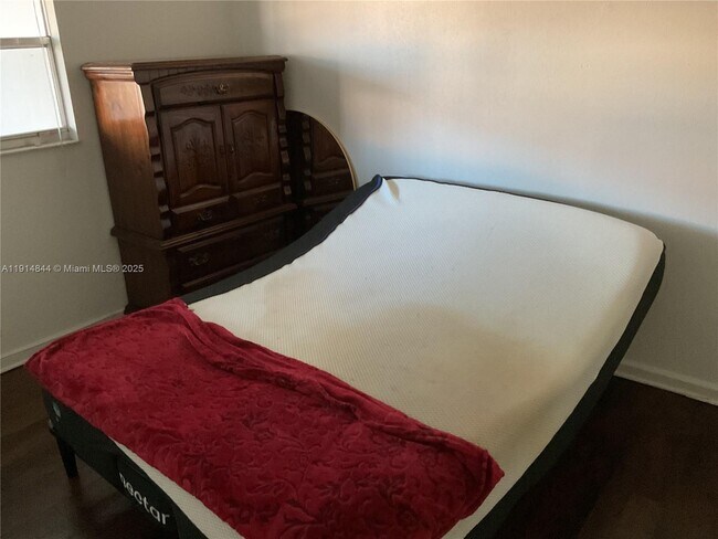 Building Photo - 516 Saxony Dr