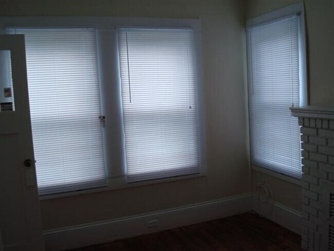 Building Photo - Charming Rental Property with Modern Upgrades and Convenient Location!
