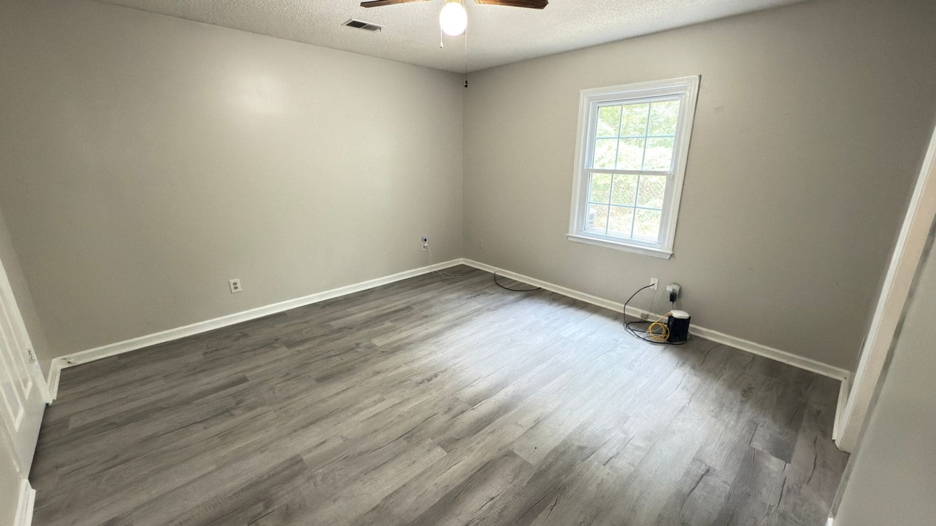 Building Photo - 210 Cuddles Ct