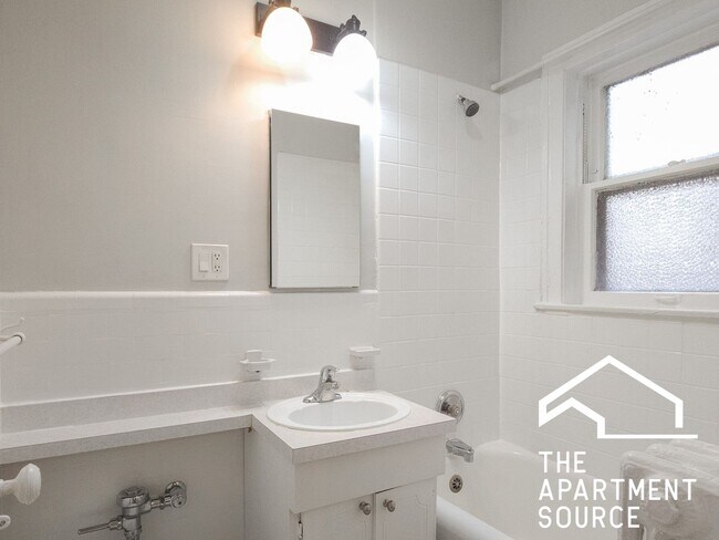 Building Photo - 2342 W School St