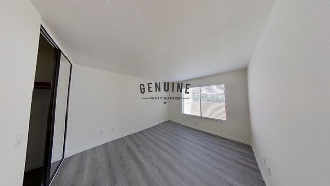 Building Photo - 2 Story 2Bd 2Ba Condo w/Vaulted Ceilings a...