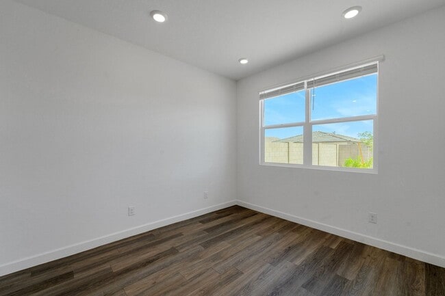 Building Photo - Charming 4BR House in Surprise