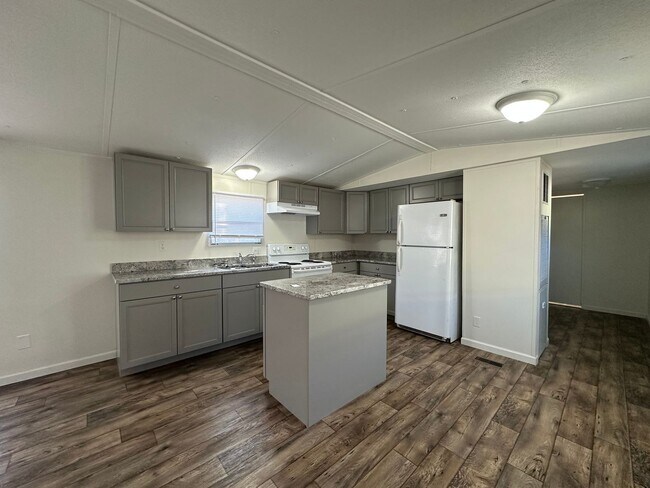 Building Photo - 1305 13th St