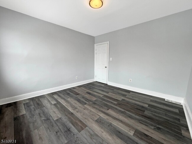 Building Photo - 65 Davis St