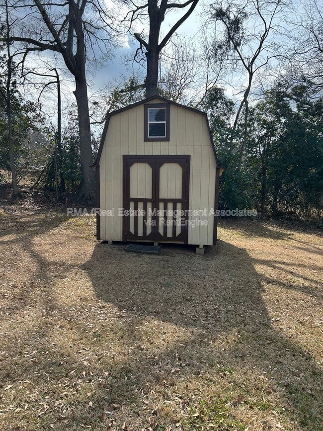 Building Photo - 310 Gail Dr