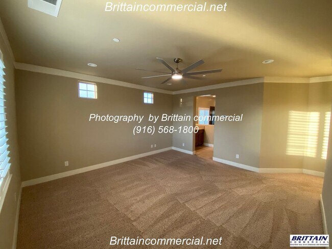 Building Photo - Stunning 3 Bedroom, 2.5 Bath Single Family Home, Gated Community, Beautiful Inside & Out!