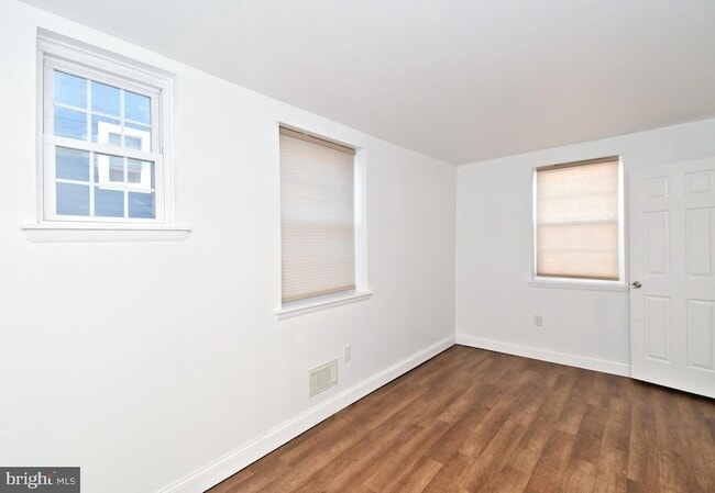 Building Photo - 1554 N Lawrence St