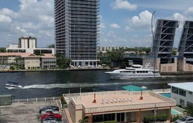 Building Photo - 1825 S Ocean Dr