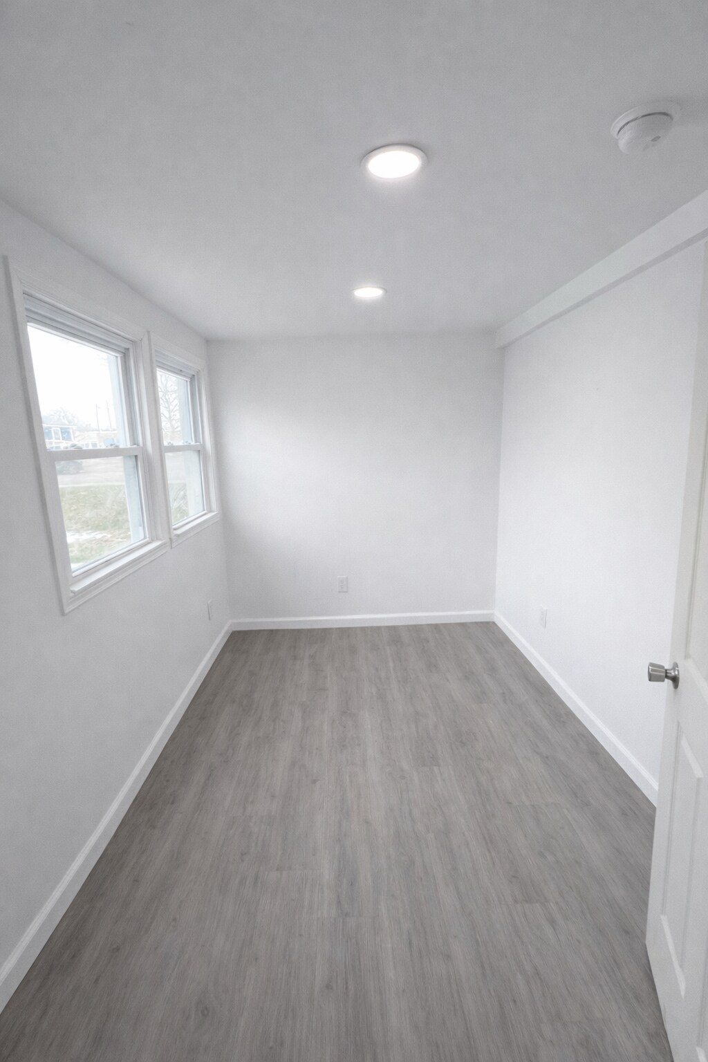 Building Photo - 100 Lake Ave