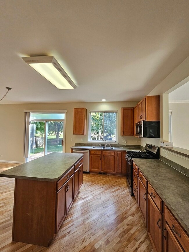 Building Photo - 1136 Larkspur Ct