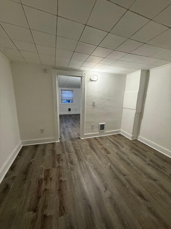 Building Photo - 541 Perry St