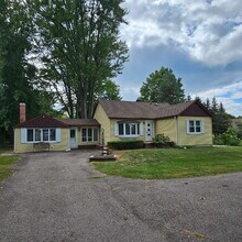Building Photo - A cozy 2-bedroom, 1-bath home in the heart...
