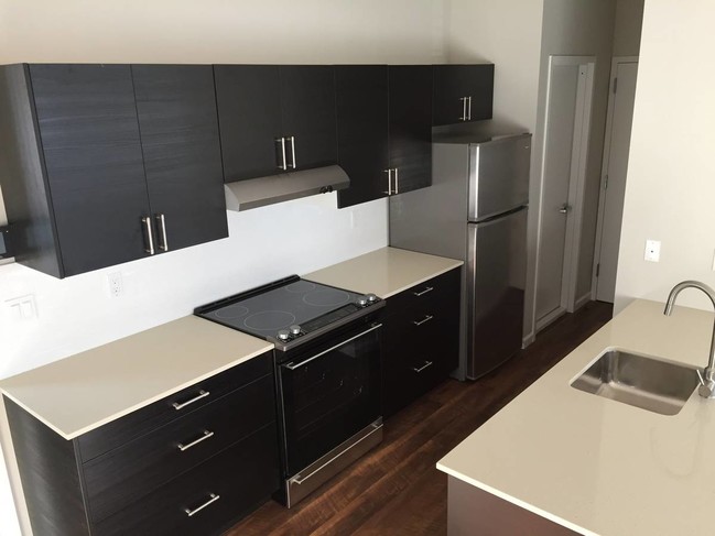 Building Photo - 84 Main St