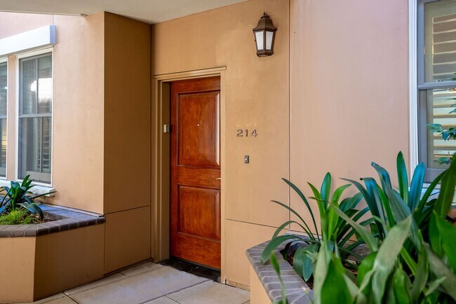 Building Photo - Fully Furnished Condo in the prestigious R...