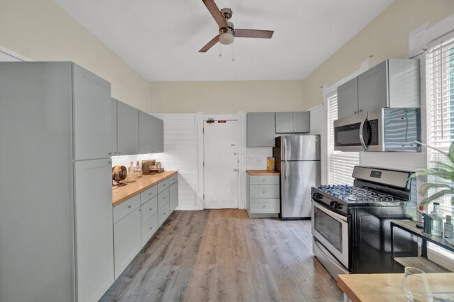 Building Photo - 2137 Maple Ave