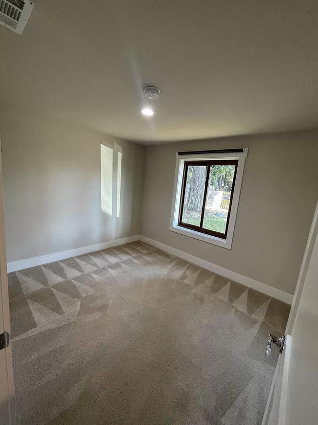 Building Photo - 1144 N 160th St