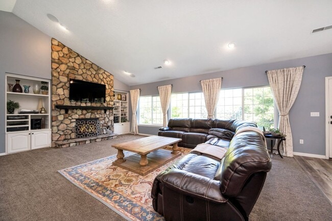 Building Photo - Immaculate Home for rent in gated cul-de-sac!