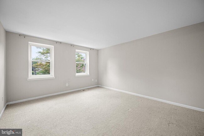 Building Photo - 15 Llanfair Rd