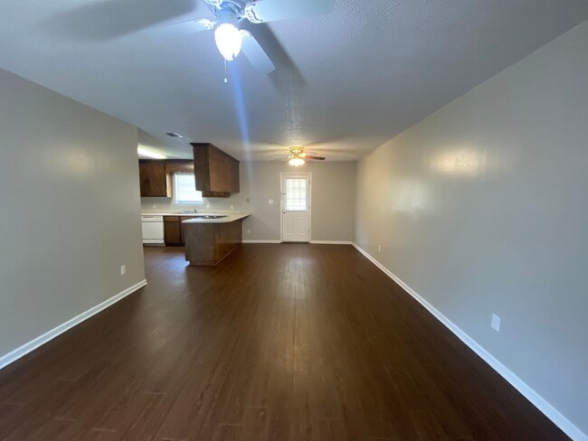 Building Photo - 6107 Vinnie Dr