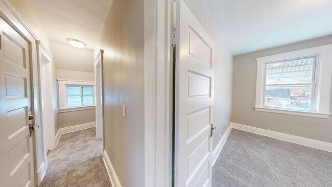 Building Photo - 3 Bed / 1 Bath in Cleveland!