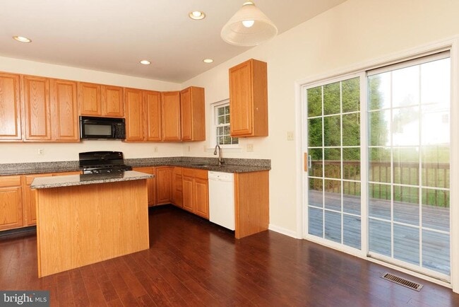 Building Photo - 411 Old Lincoln Hwy