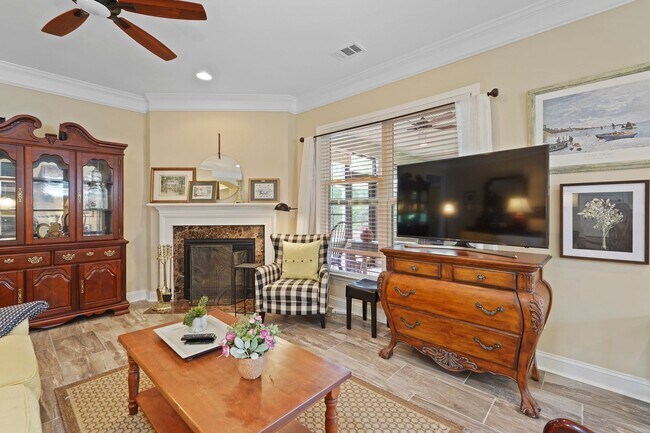 Building Photo - 10 Chicory Ct
