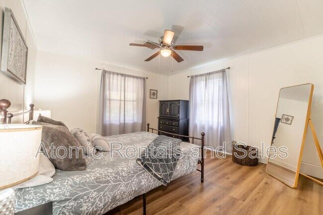 Building Photo - 614 E Brushy Valley Dr