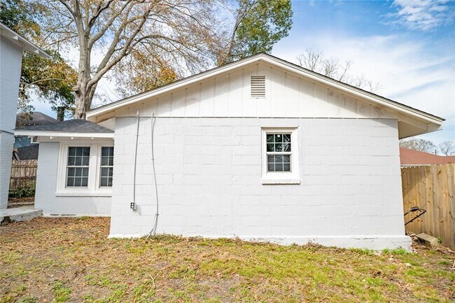 Building Photo - 114 N Julia St