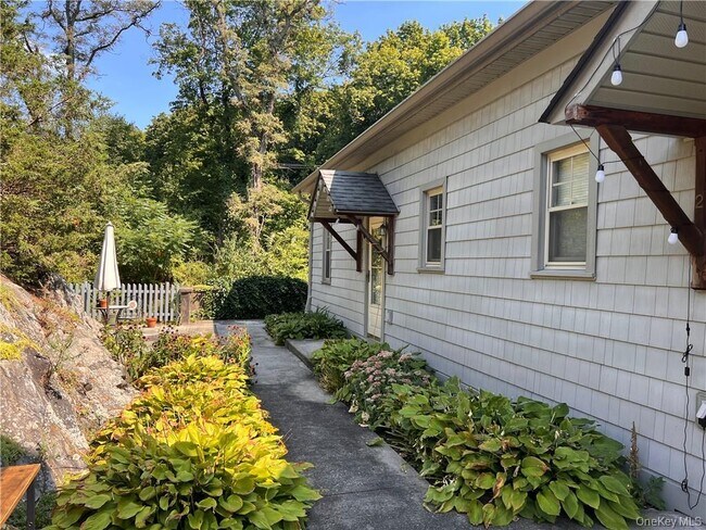 Building Photo - 14 Old Glenham Rd